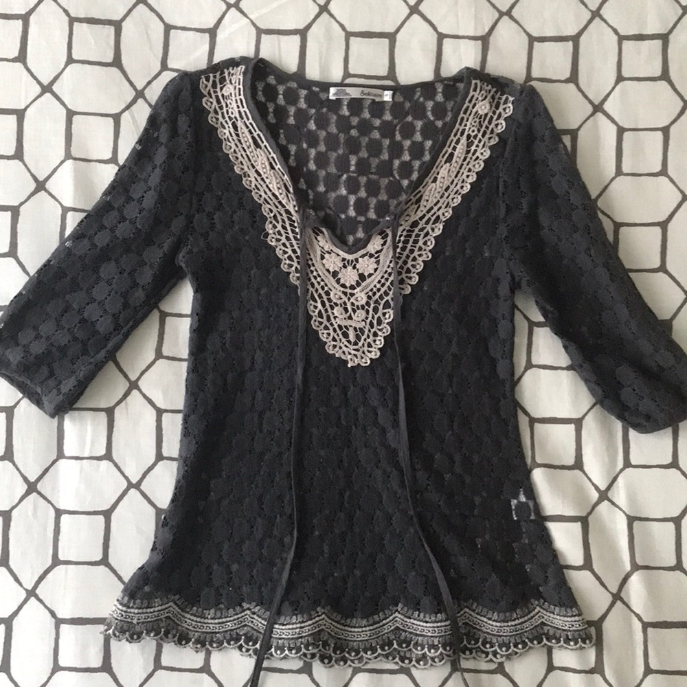 Gray and cream 3/4 sleeve blouse